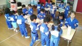 年少ばら１組のお部屋では子どもたちが好きな制作物を作って遊んでいました。