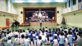 ホールいっぱいに子どもたちがお客様になって、出演クラスの演奏を聴かせて貰います。