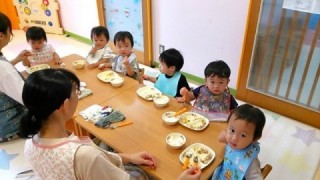 お昼の給食だよ〜