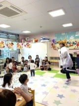 フルーツの子どもたちがとても楽しそうにニコニコな表情をしていました。♬